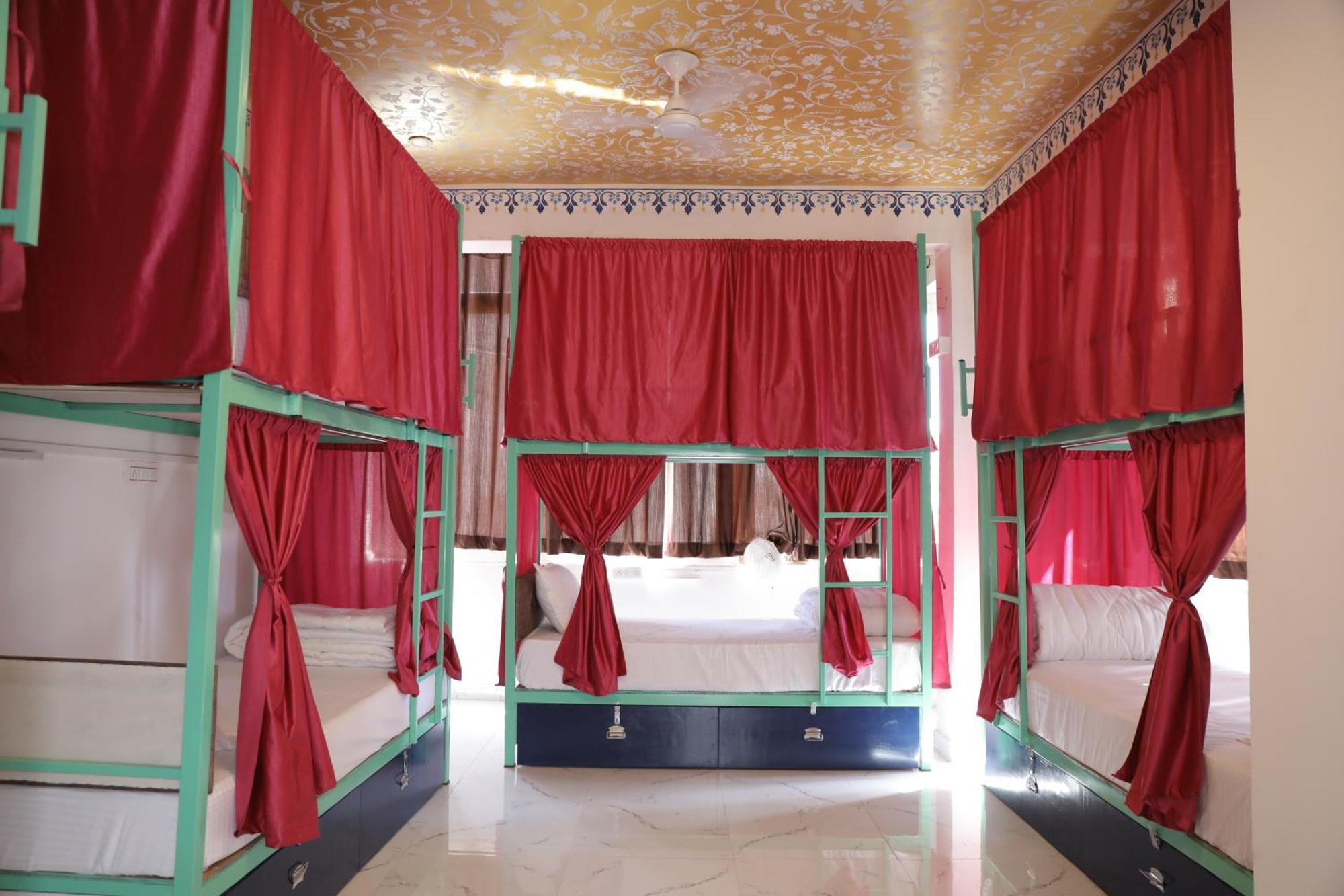 Hostel Funky Bunky Удайпур Экстерьер фото
