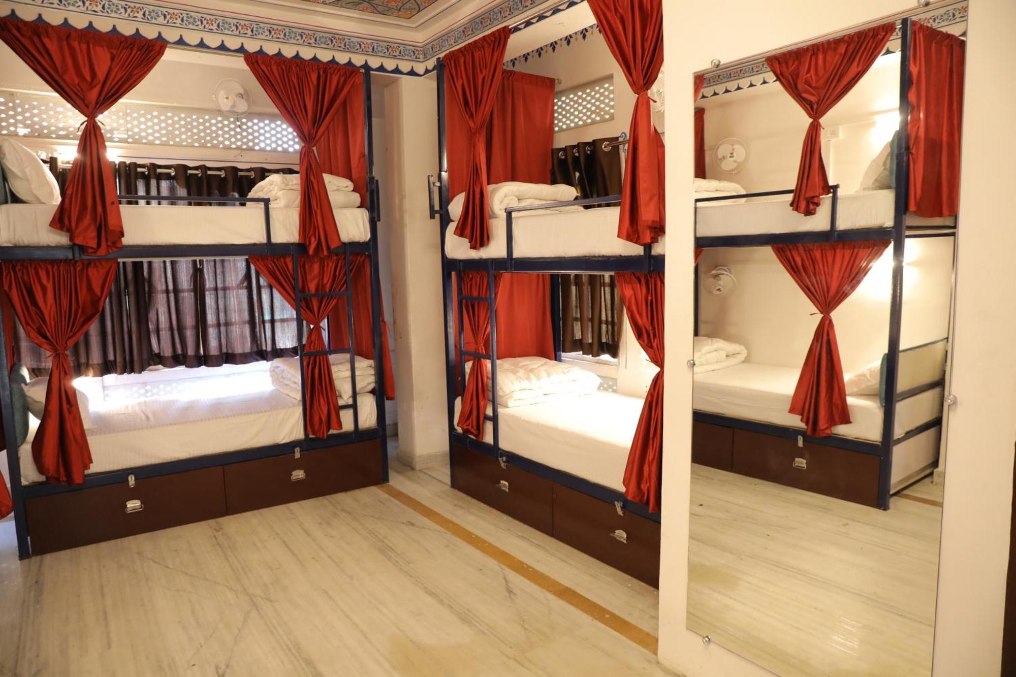 Hostel Funky Bunky Удайпур Экстерьер фото